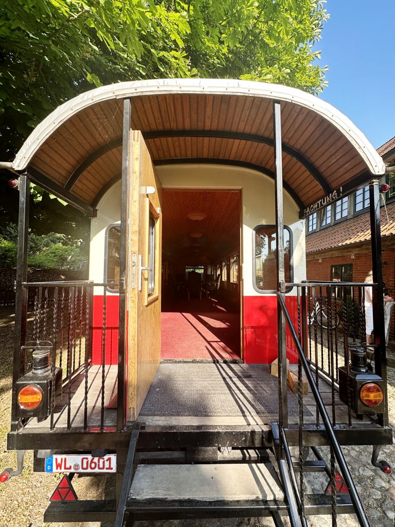Salonwagen Eingang