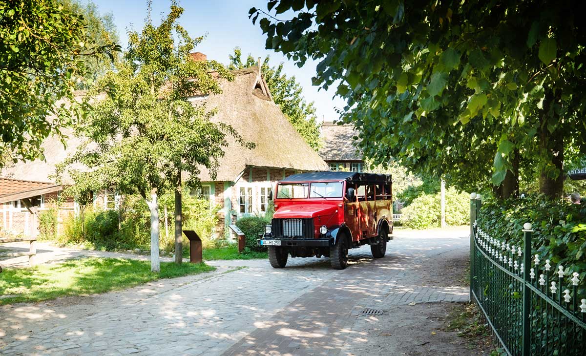 Kuebelwagen Bauernhaus Kiekeberg Treckkertreff