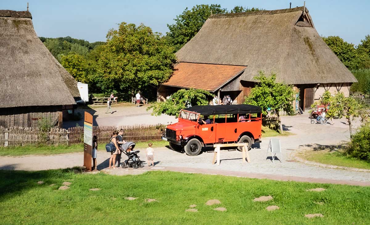 Kuebelwagen Höfe Kiekeberg Treckkertreff